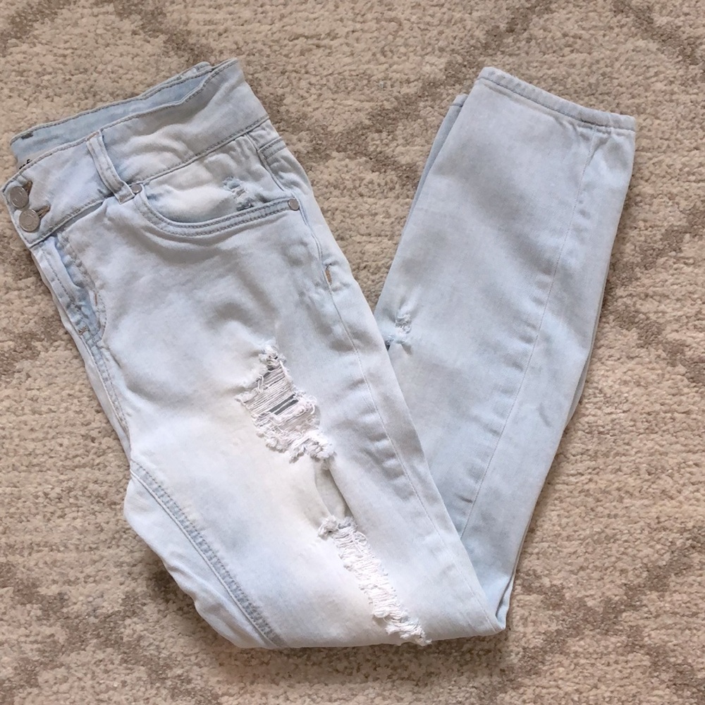 Like New!! Refuge Light Wash Straight Leg Jeans